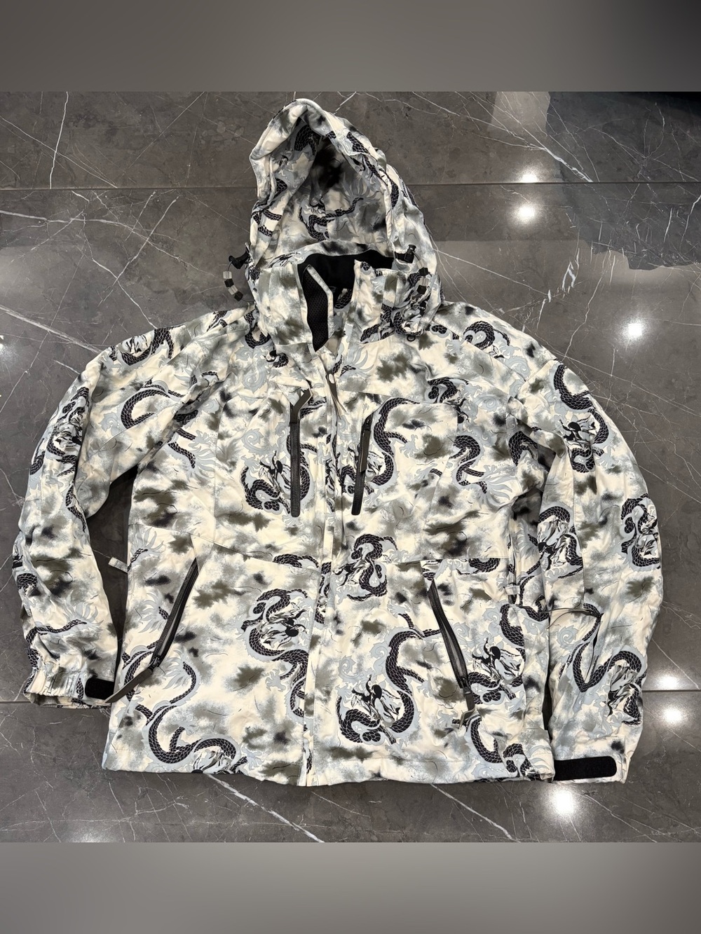Men's Descente DNA AOP Dragon Snowboard Ski Jacket Large RARE Print
